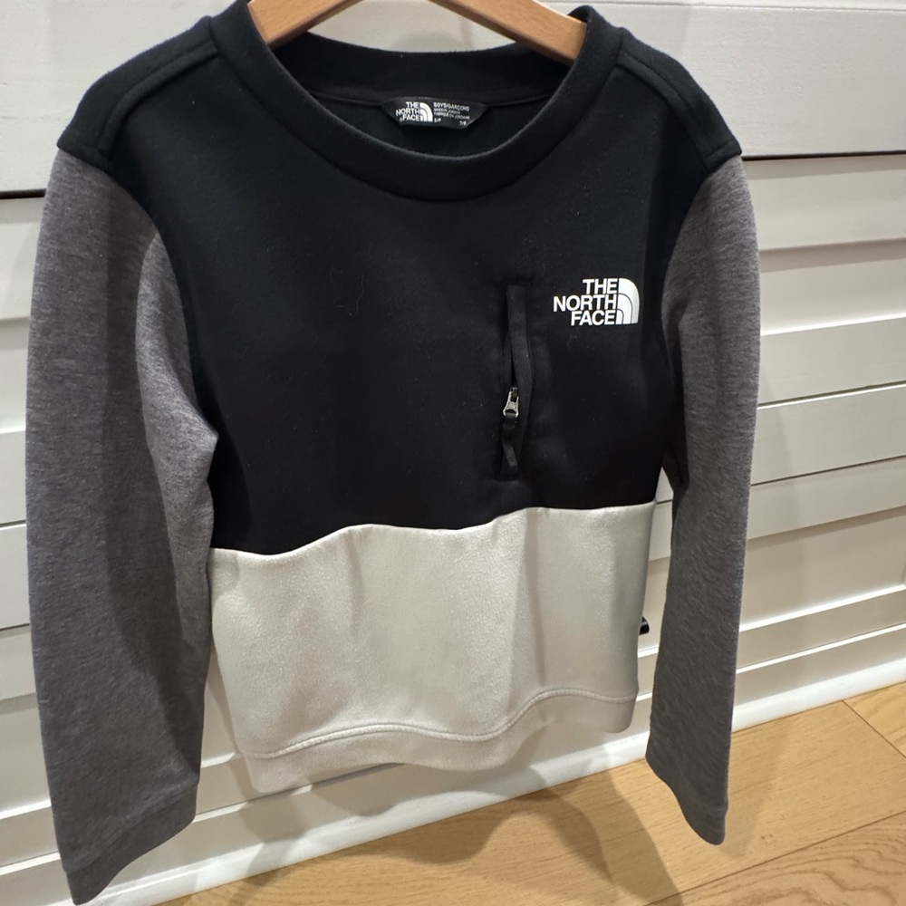 The North Face Kids’ Classic Color block black grey crewneck boys size S/P 7/8
